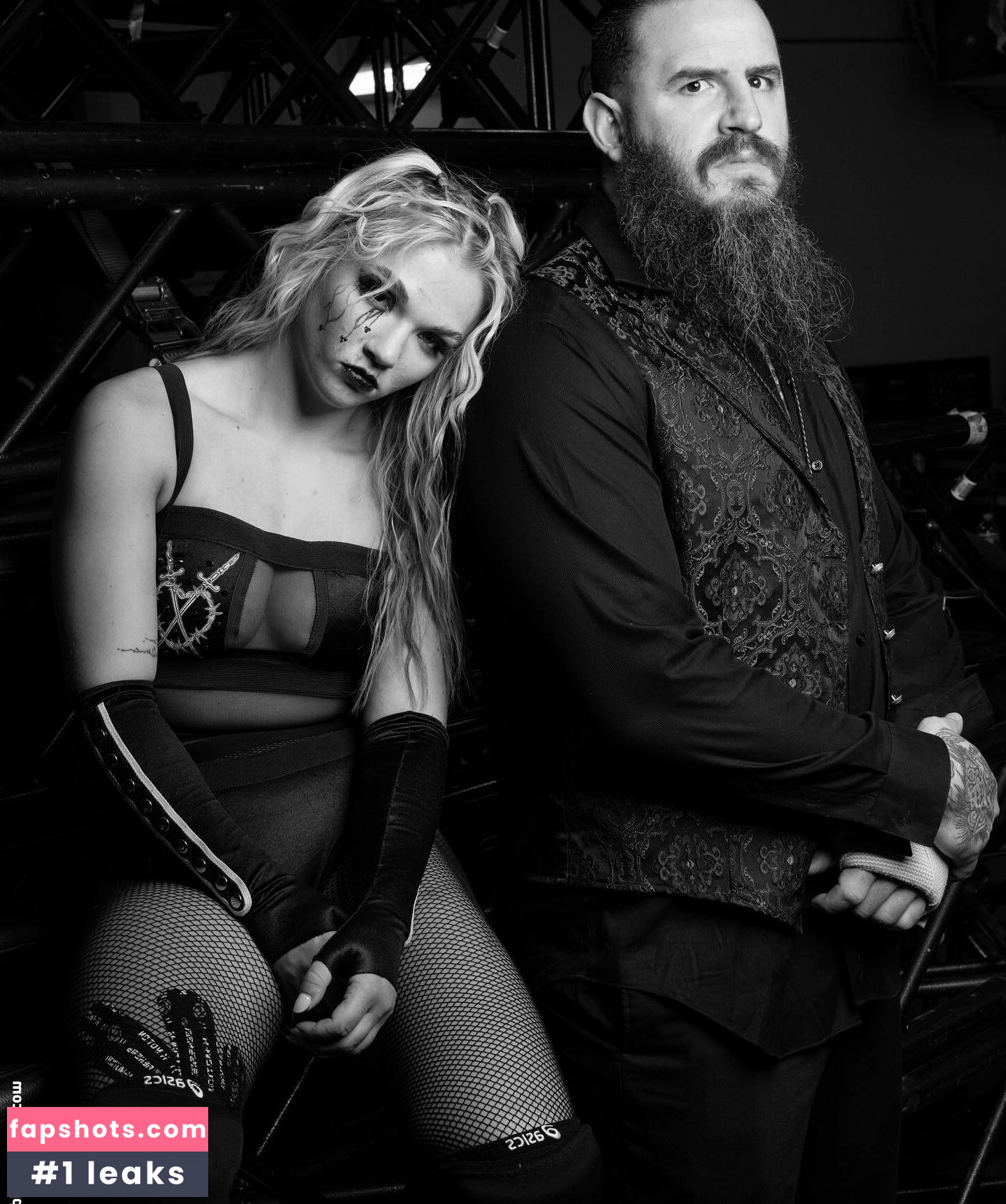 Julia Hart gallery photo #10