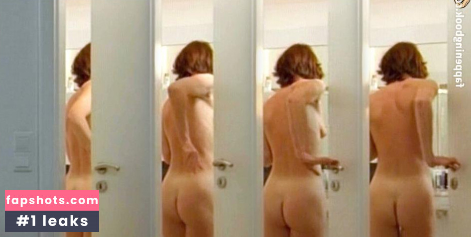 Julia Heinemann gallery photo #3