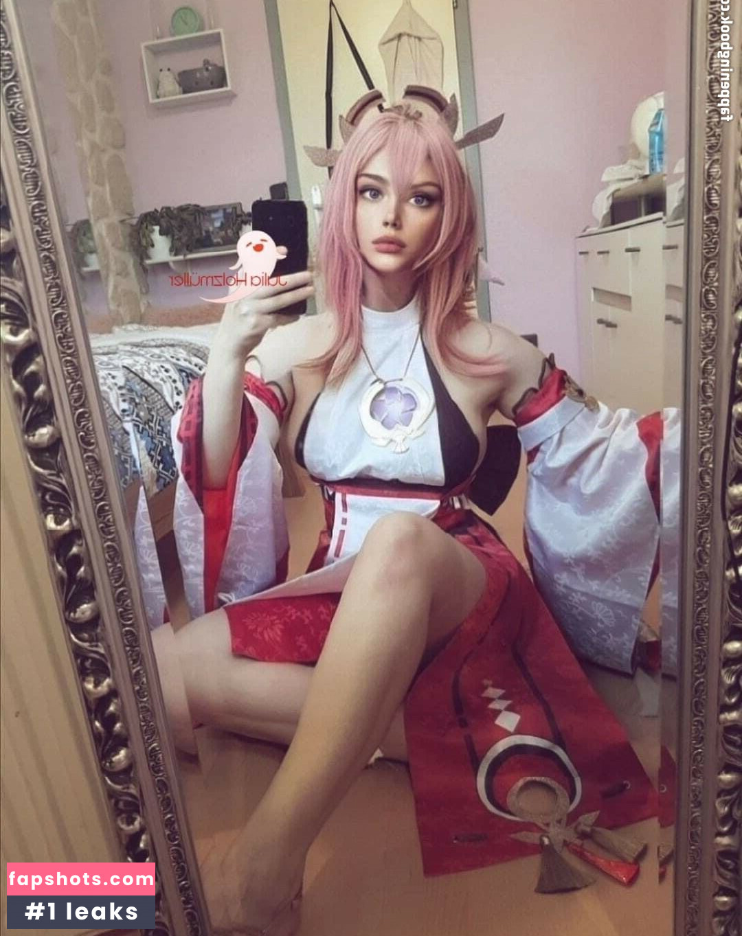 Julia Holzmuller gallery photo #2