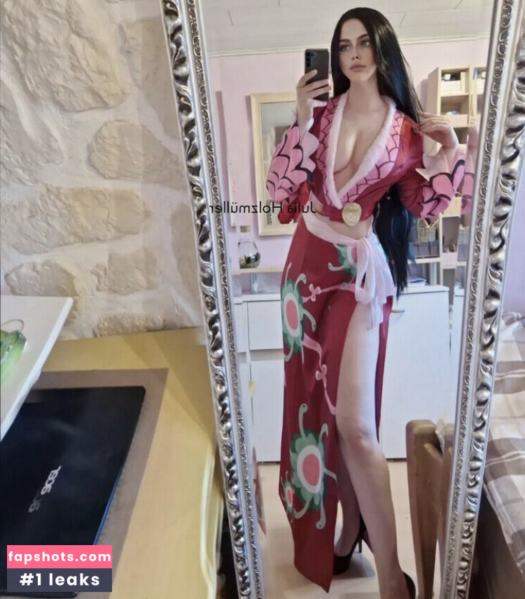 Julia Holzmuller gallery photo #4