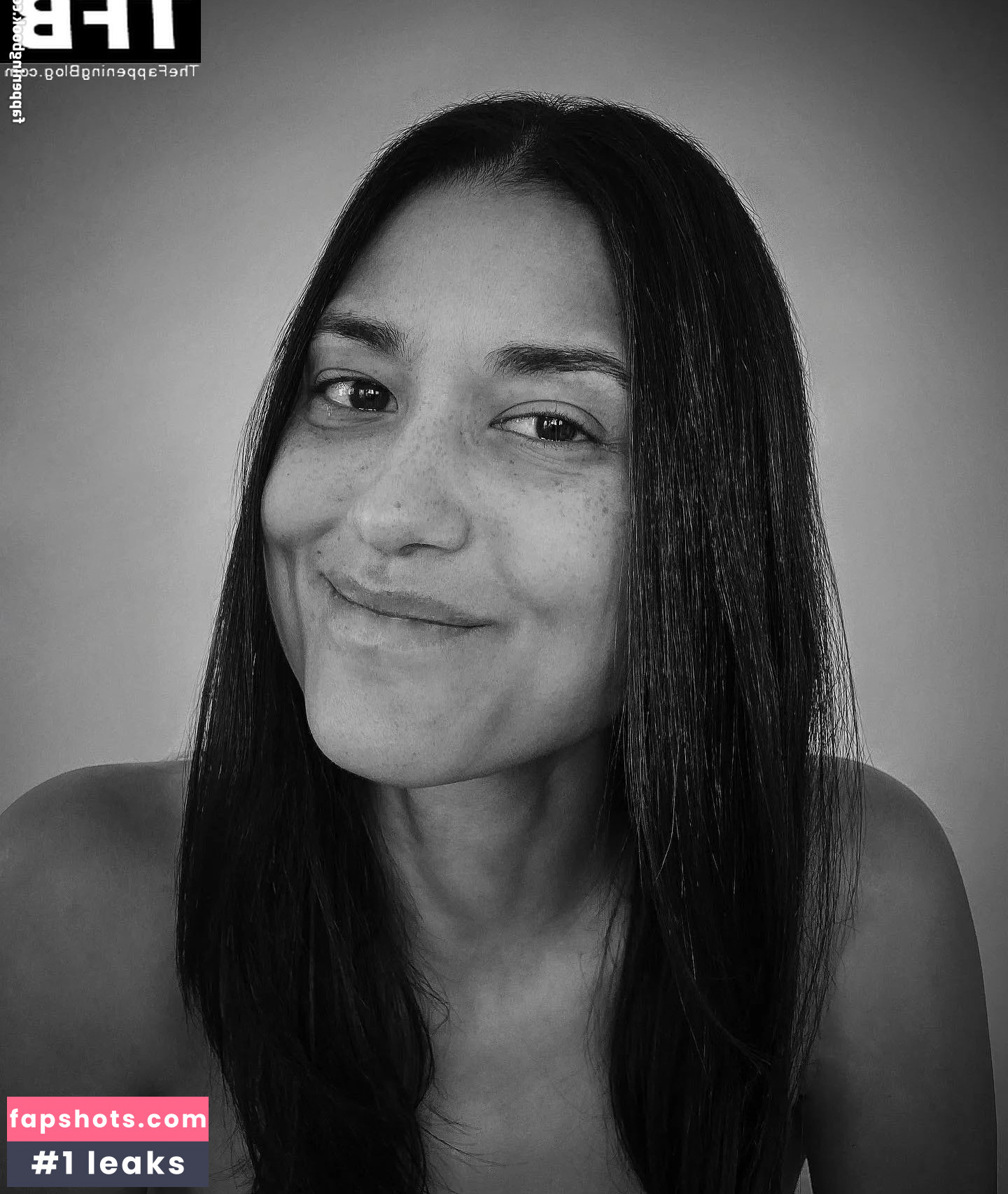 Julia Jones gallery photo #13