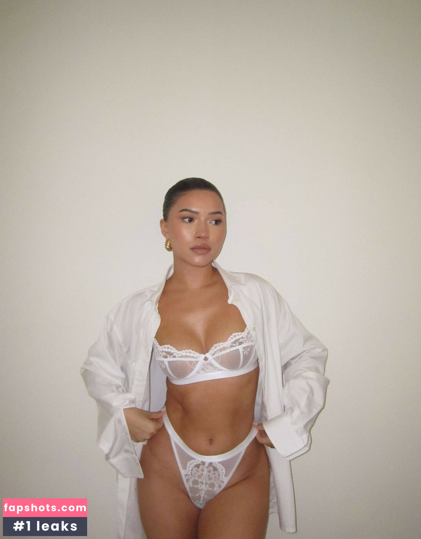 Julia Kelly gallery photo #143