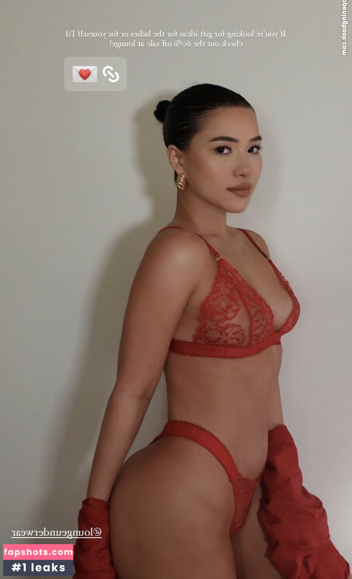 Julia Kelly gallery photo #144