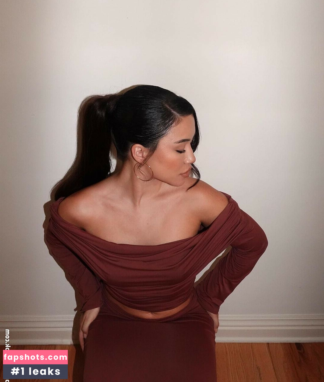 Julia Kelly gallery photo #146