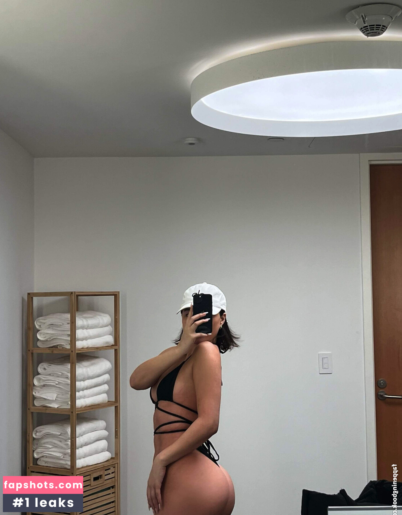 Julia Kelly gallery photo #163