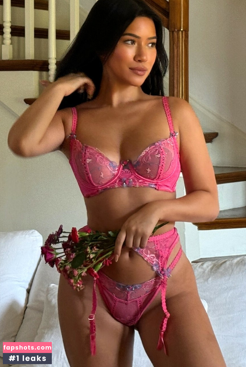 Julia Kelly gallery photo #100