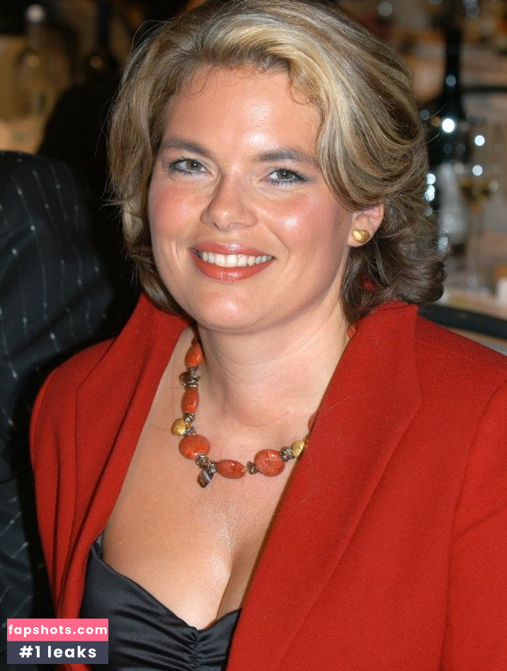 Julia Kloeckner gallery photo #3