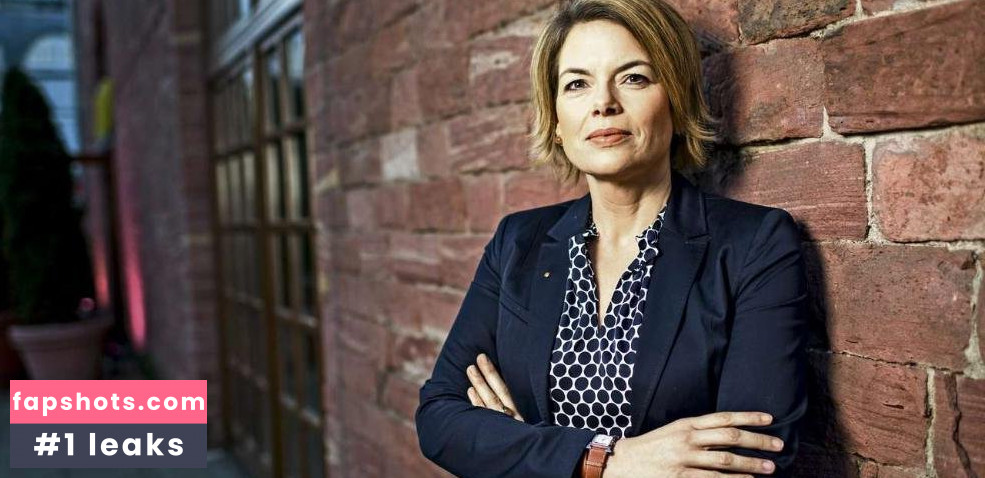 Julia Kloeckner gallery photo #4