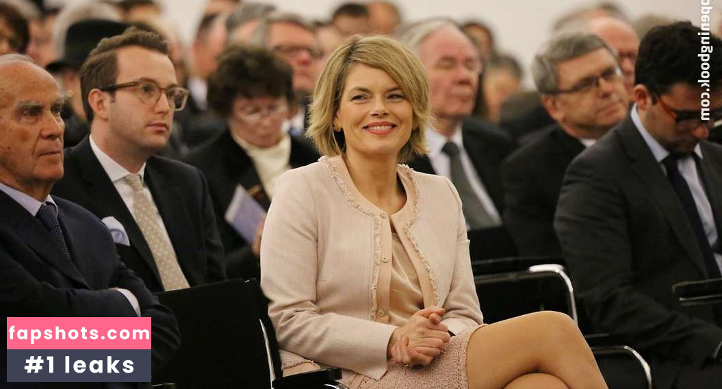 Julia Kloeckner gallery photo #7