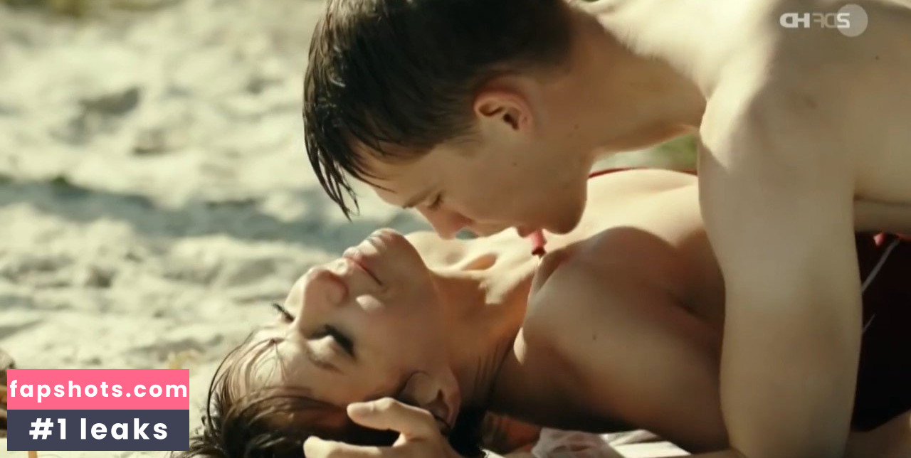 Julia Koschitz gallery photo #48