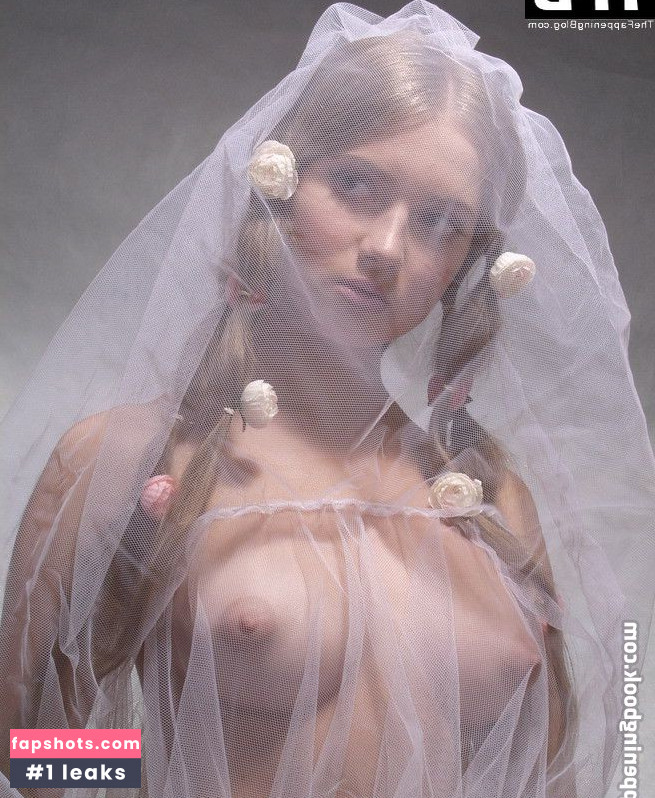 Julia Kova gallery photo #3