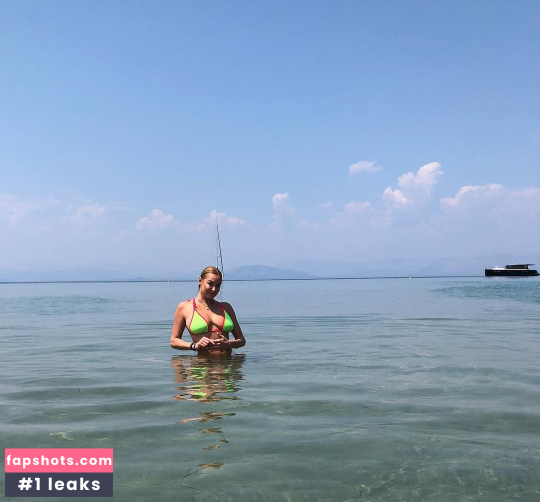 Julia Kuczynska gallery photo #2