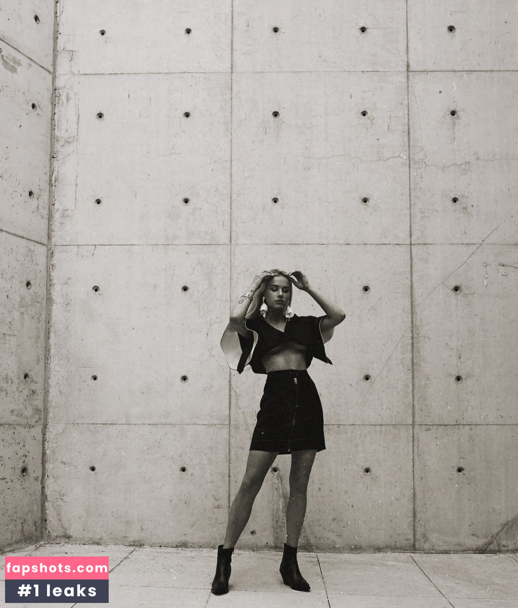 Julia Kuczynska gallery photo #15