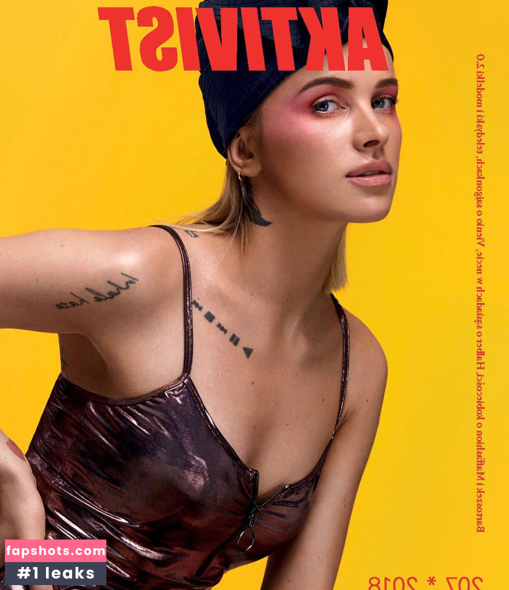 Julia Kuczynska gallery photo #17