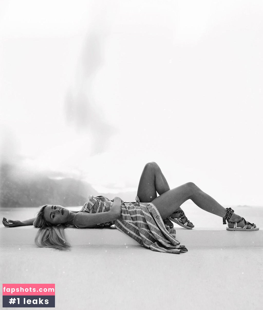 Julia Kuczynska gallery photo #3