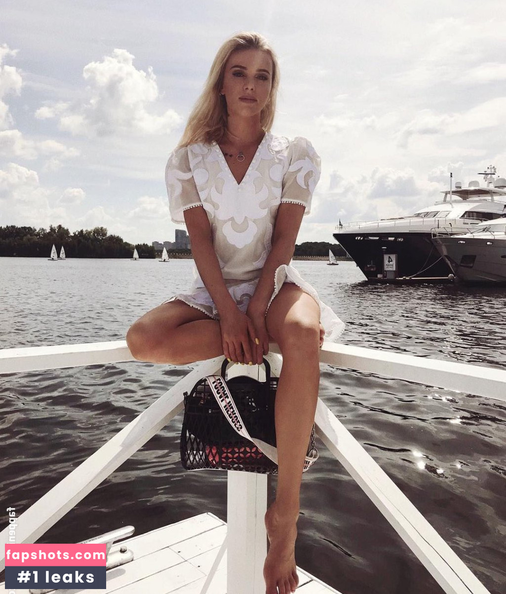 Julia Kuczynska gallery photo #22