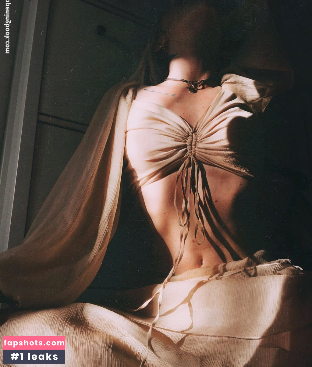 Julia Kuczynska gallery photo #24