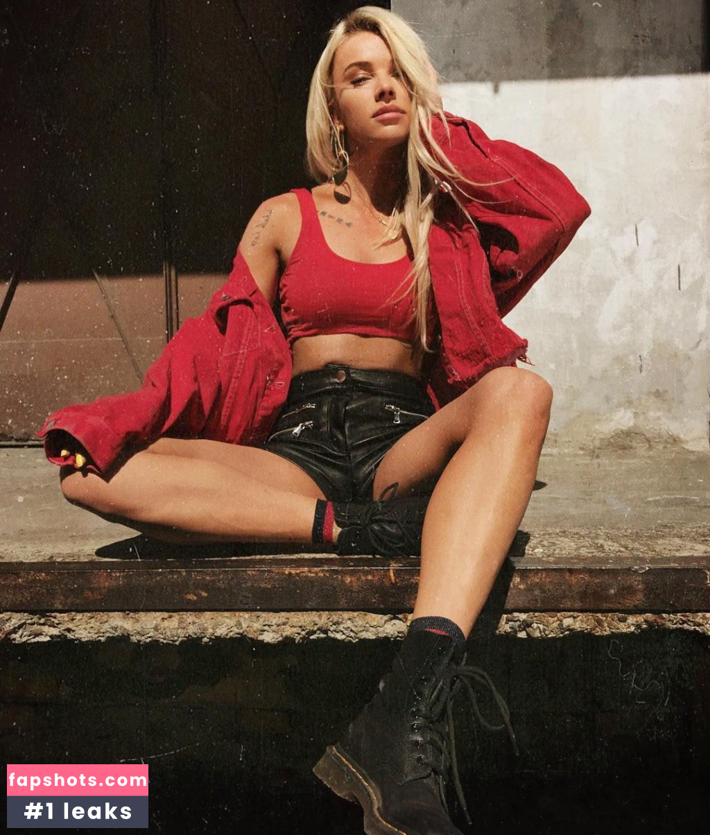 Julia Kuczynska gallery photo #26