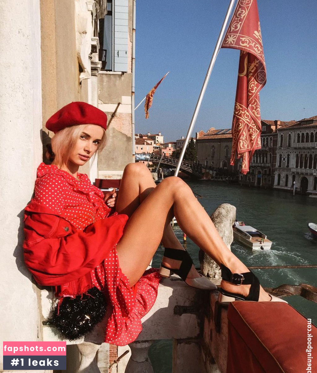 Julia Kuczynska gallery photo #50