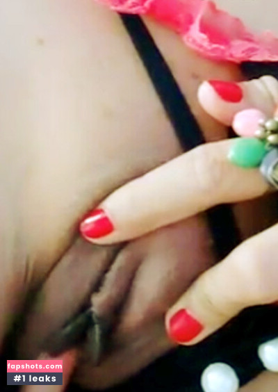 Julia Leung gallery photo #8