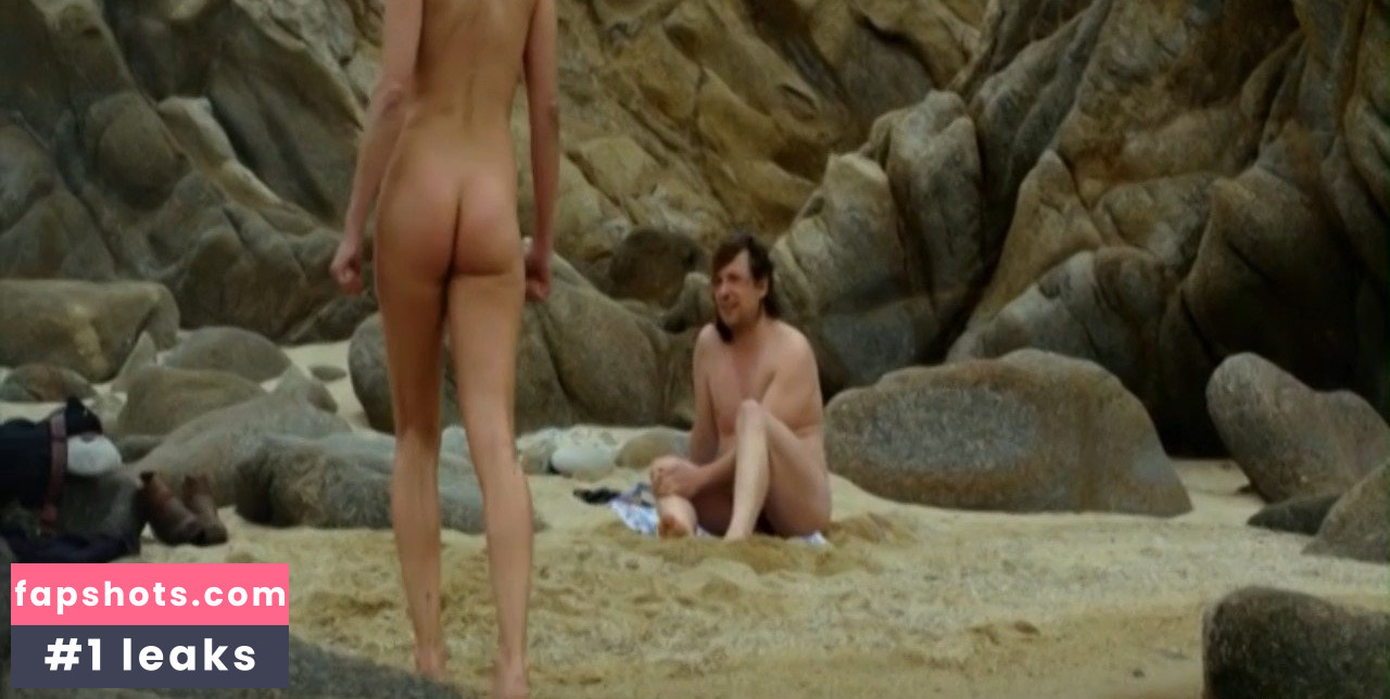 Julia Mahlke gallery photo #2