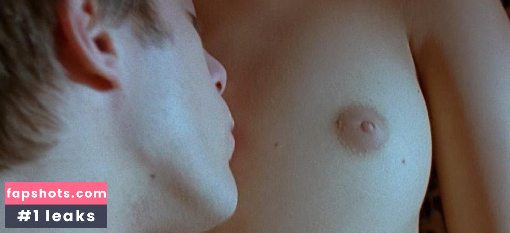 Julia Maraval gallery photo #13