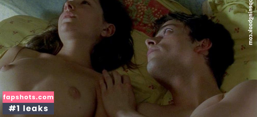 Julia Maraval gallery photo #15