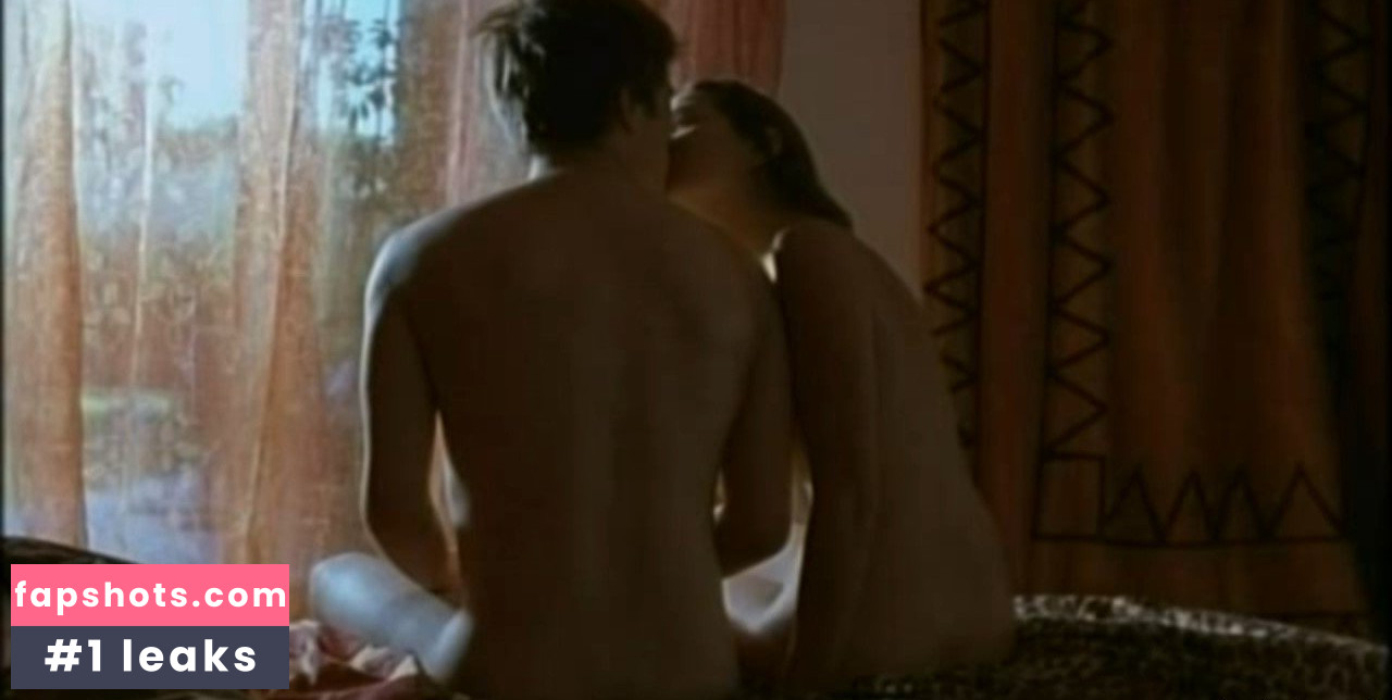 Julia Maraval gallery photo #9