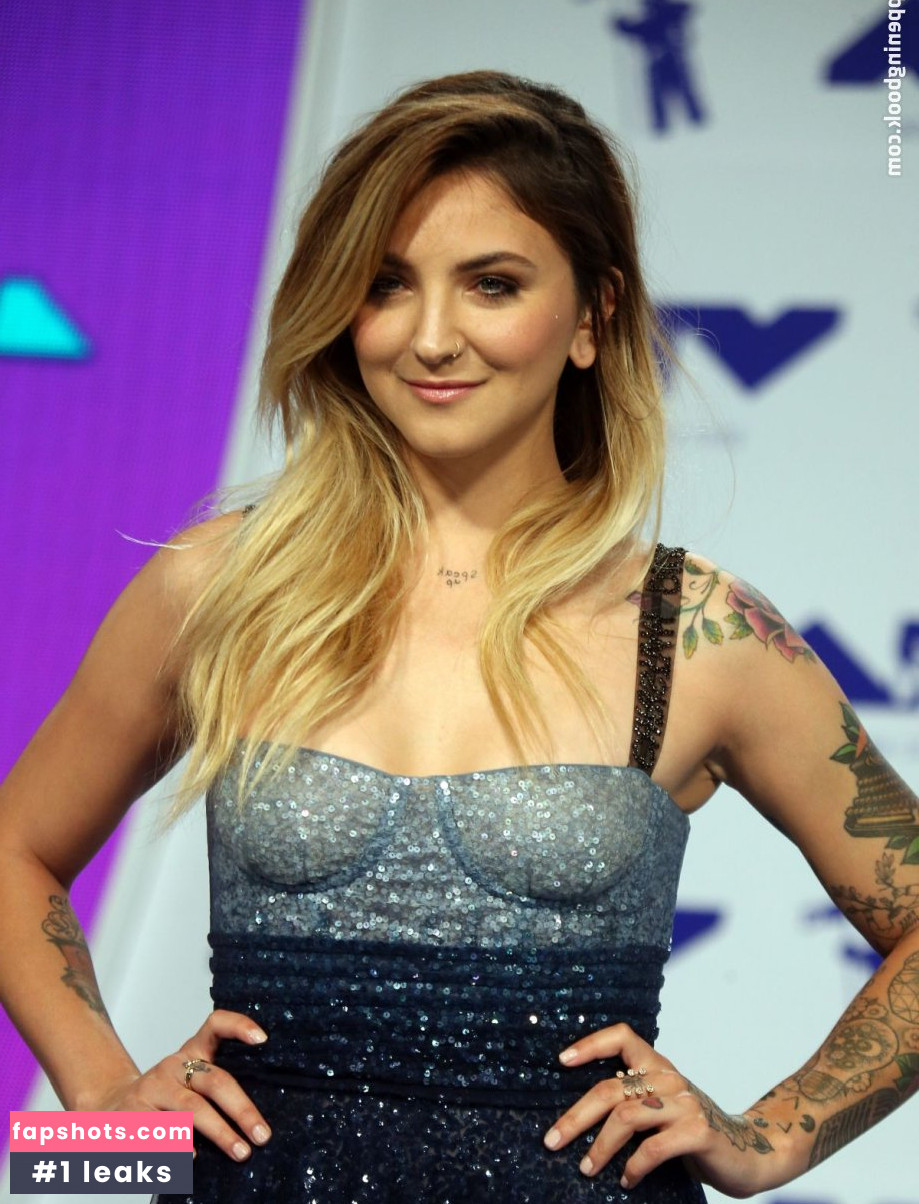 Julia Michaels gallery photo #2