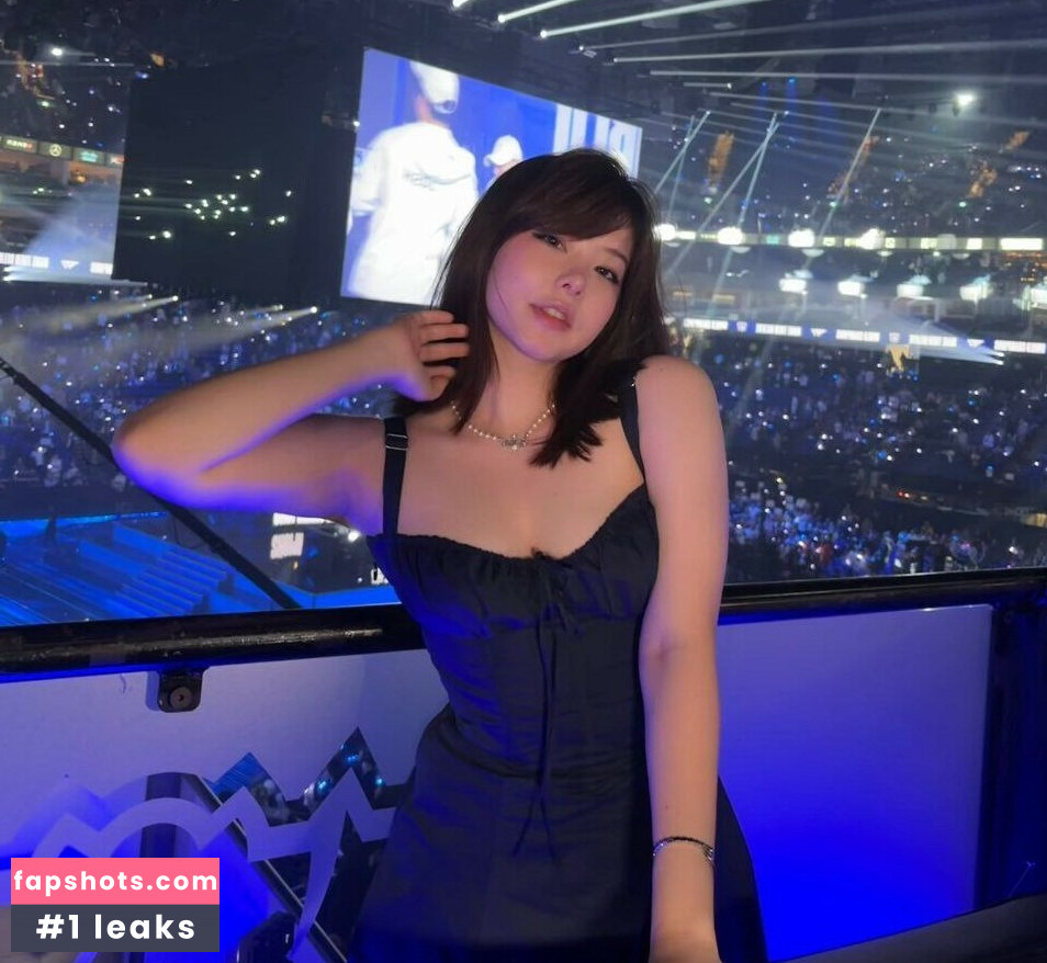 Júlia Nakamura gallery photo #43