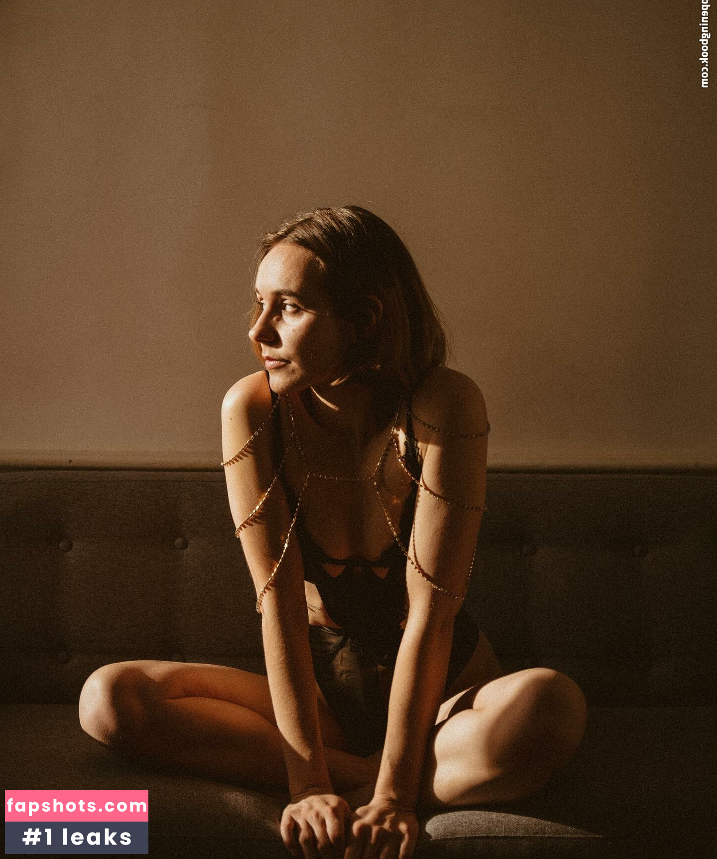 Julia Neyu gallery photo #2