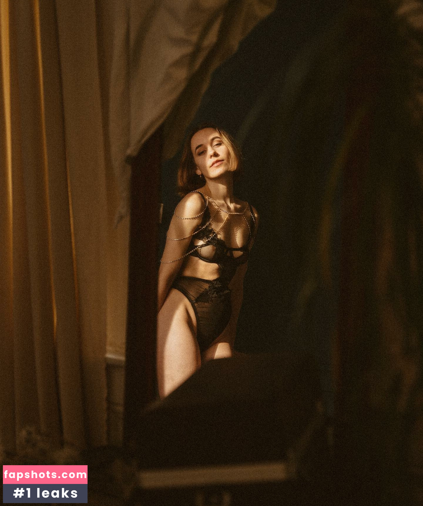 Julia Neyu gallery photo #3