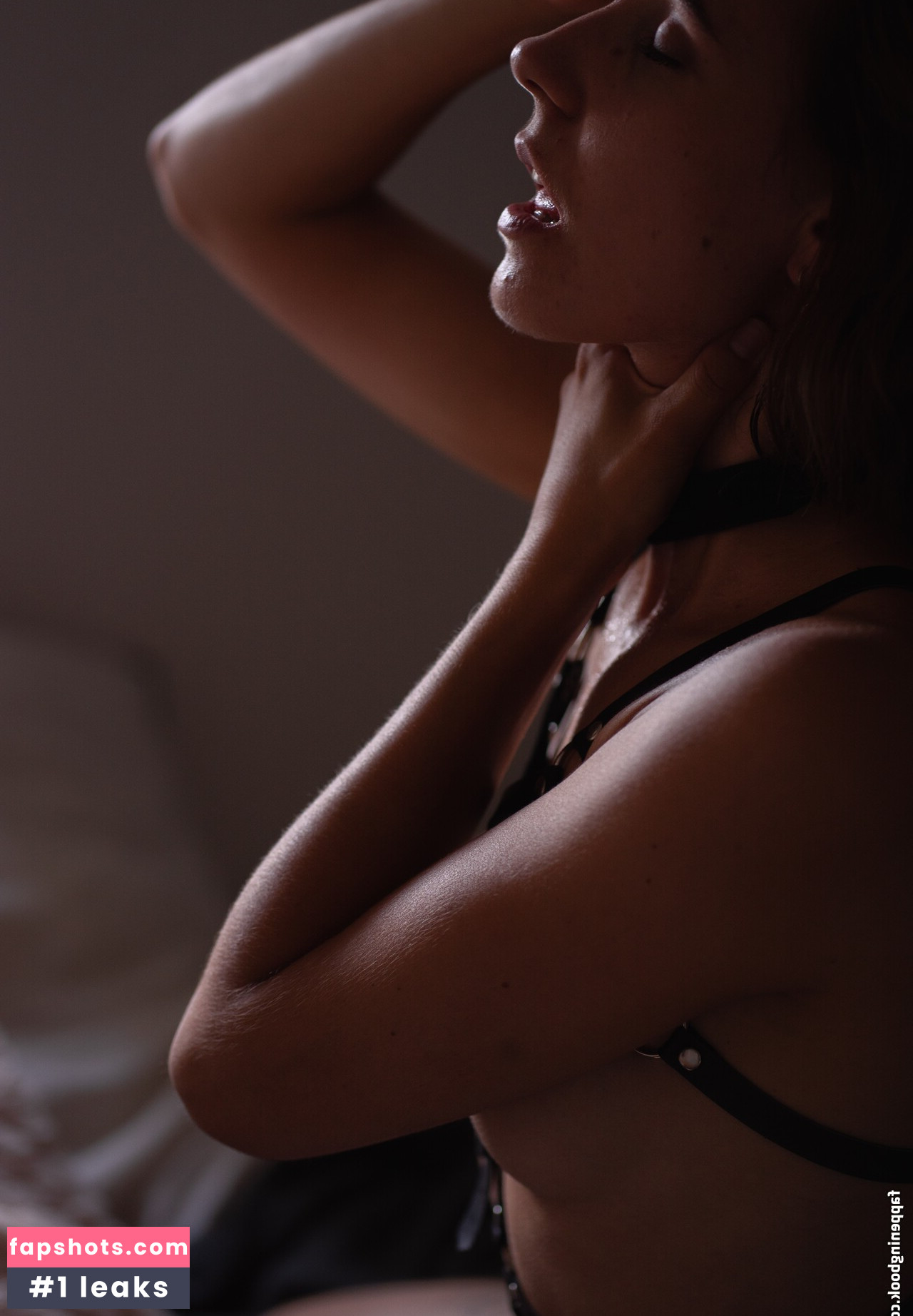 Julia Neyu gallery photo #8