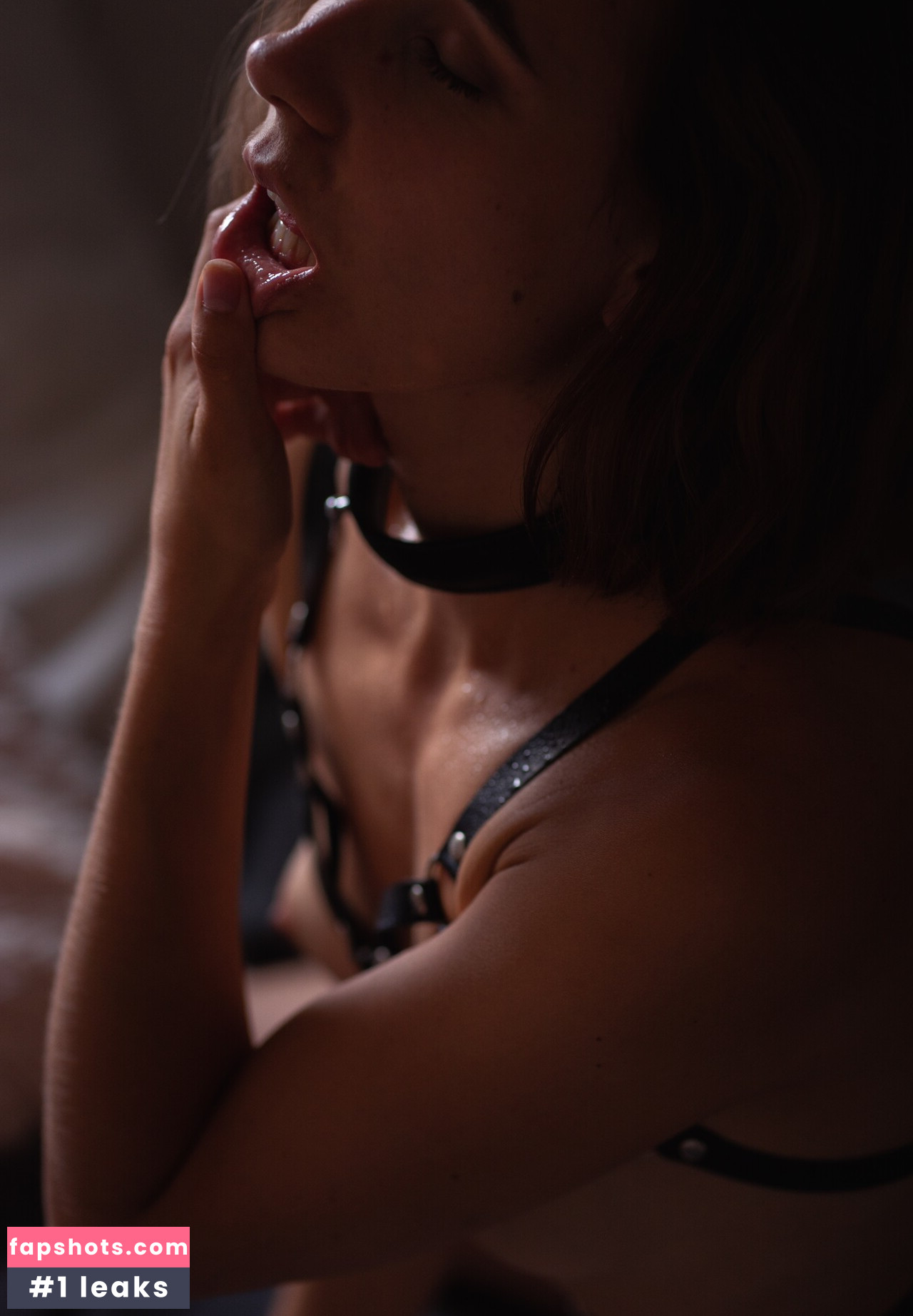 Julia Neyu gallery photo #10