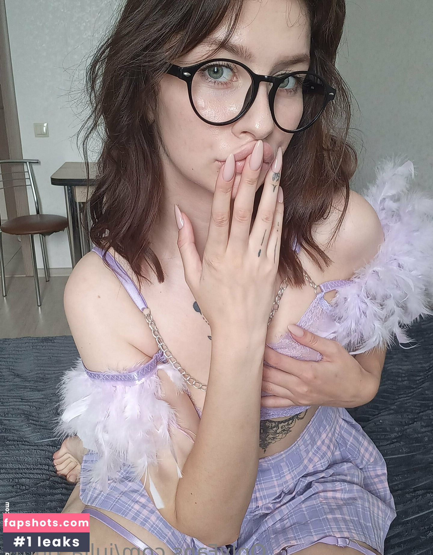 julia_ohmy gallery photo #5