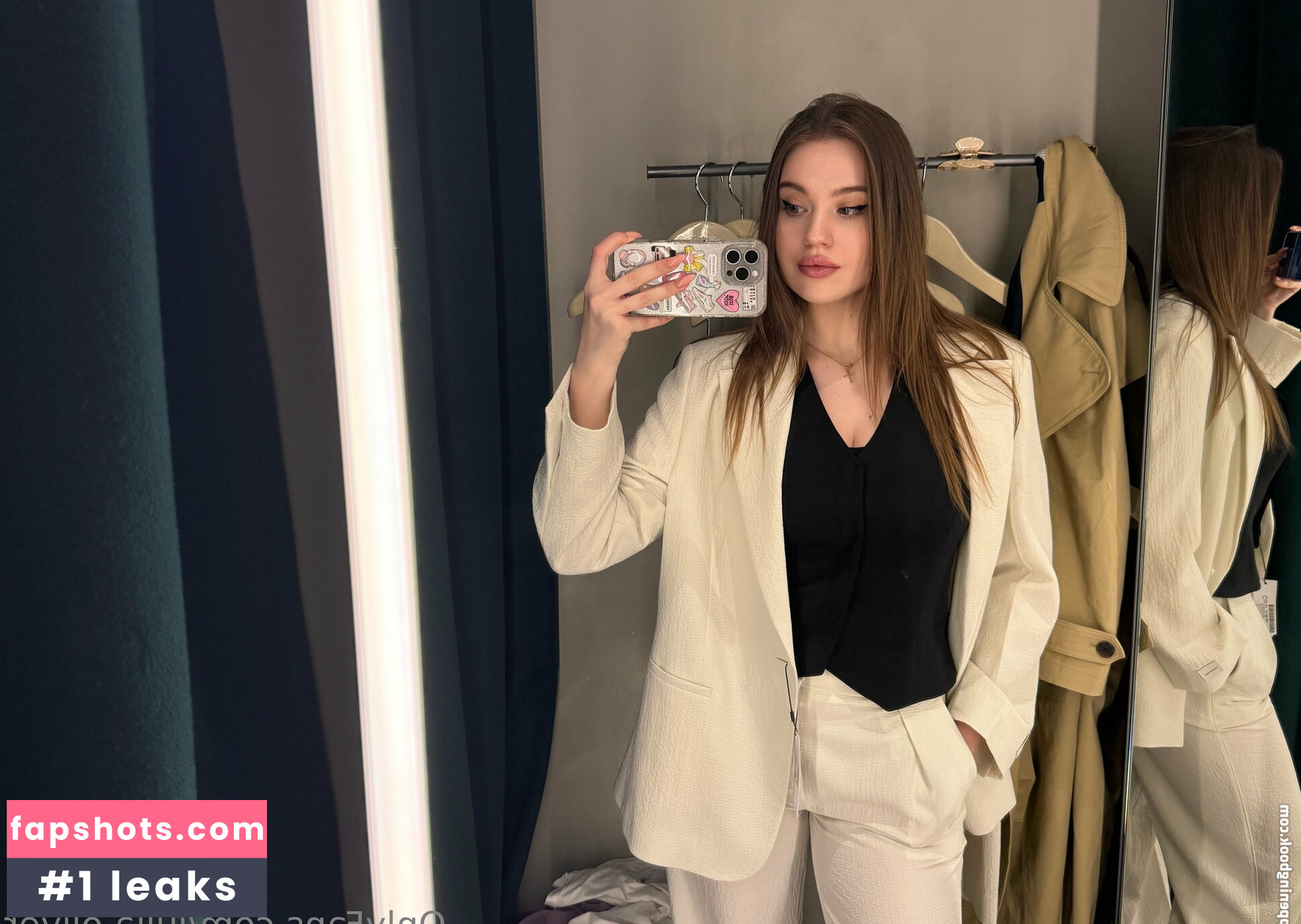 Julia Oliver gallery photo #19