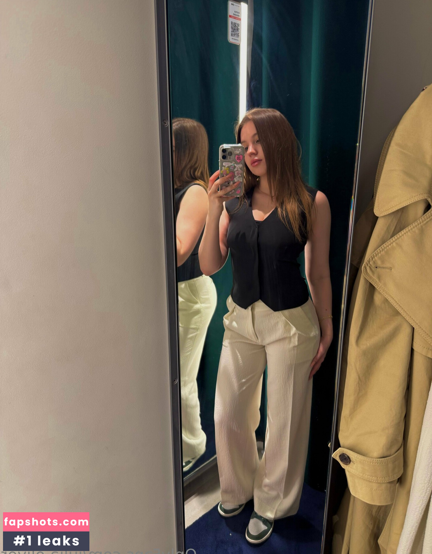 Julia Oliver gallery photo #3