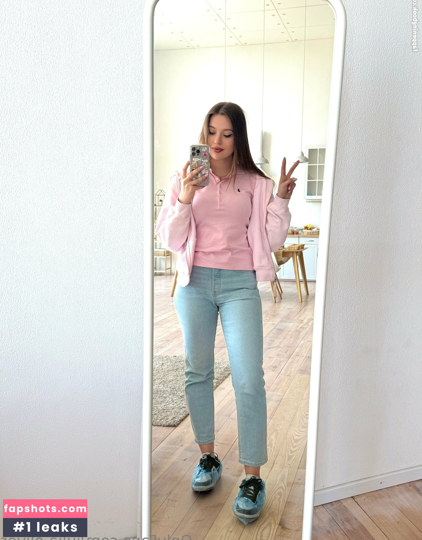 Julia Oliver gallery photo #21