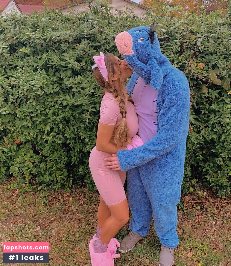 Julia & Olivia gallery photo #17