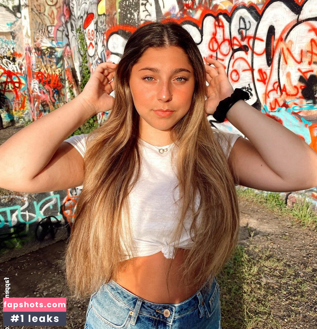 Julia & Olivia gallery photo #24