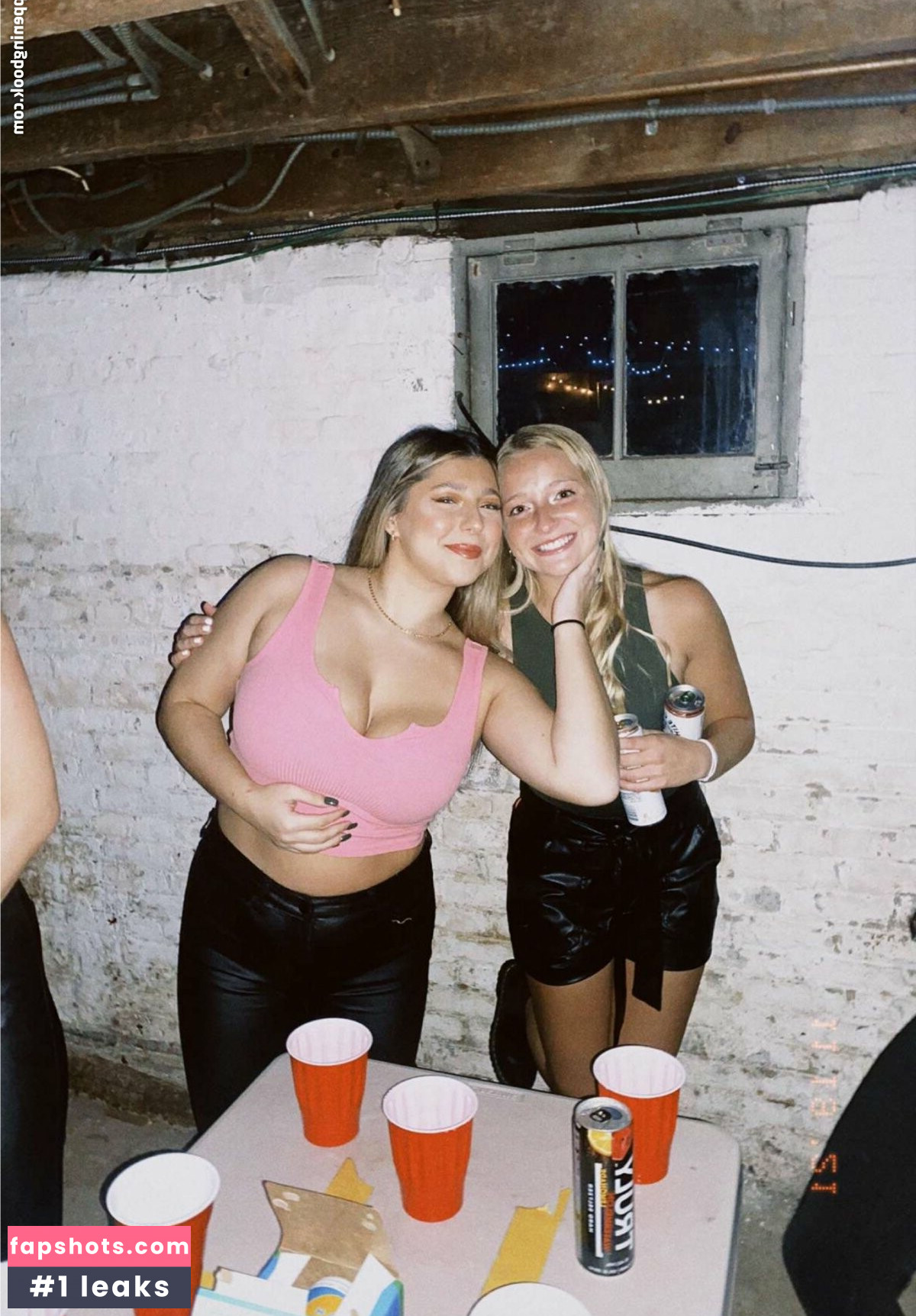 Julia & Olivia gallery photo #26