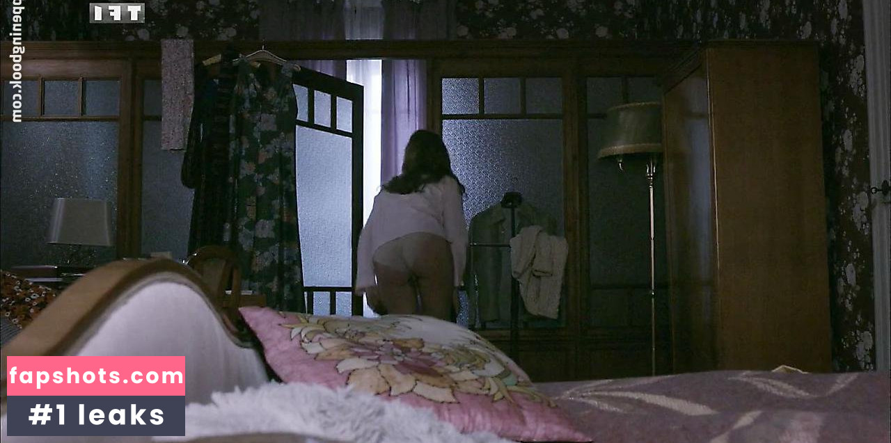 Julia Piaton nude babe gallery