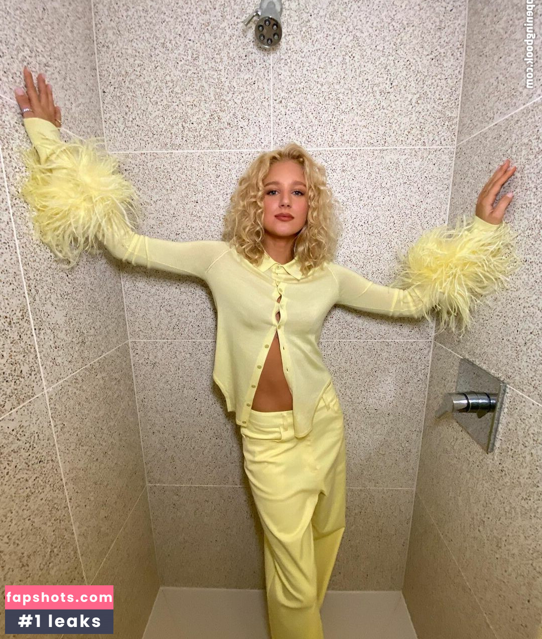 Julia Schlaepfer Nahé úniky fotek pouze od fanoušků #36 - Fapshots