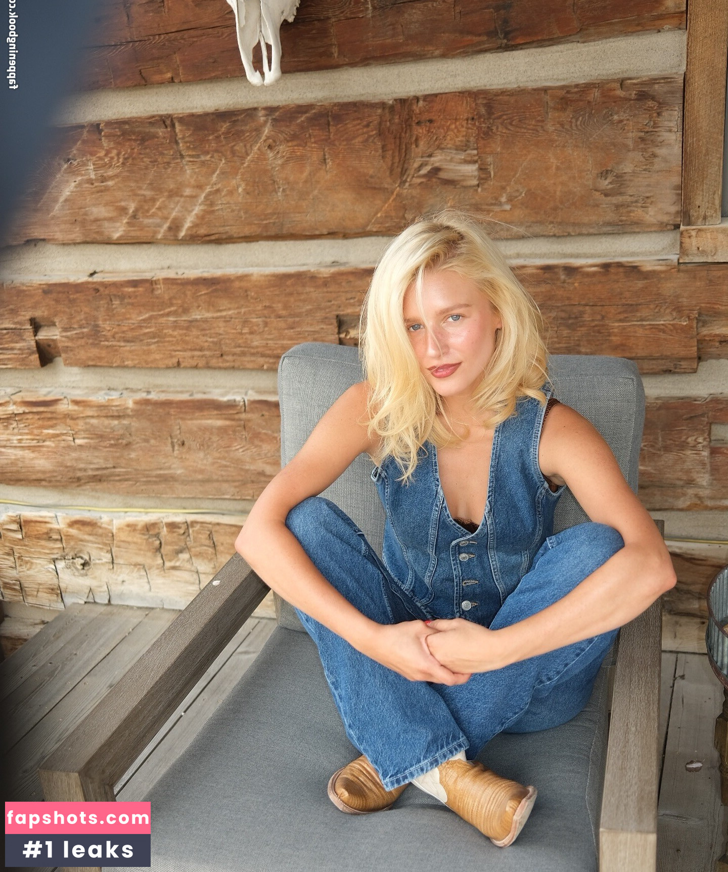 Julia Schlaepfer gallery photo #5