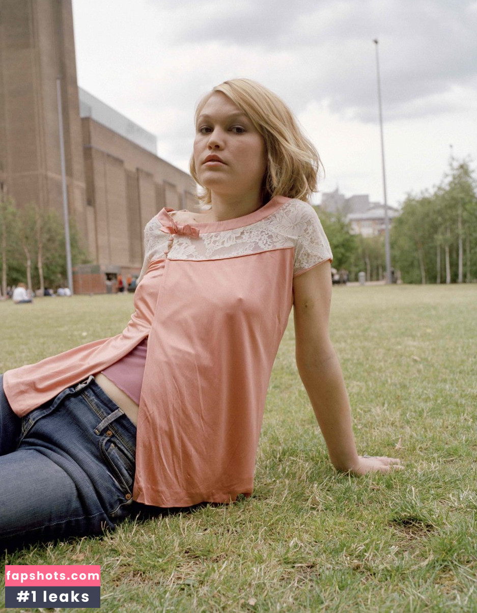 Julia Stiles gallery photo #83