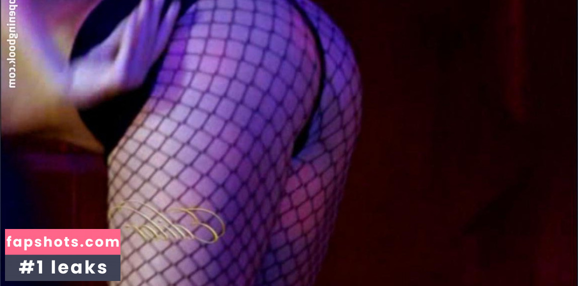 Julia Stinshoff gallery photo #4