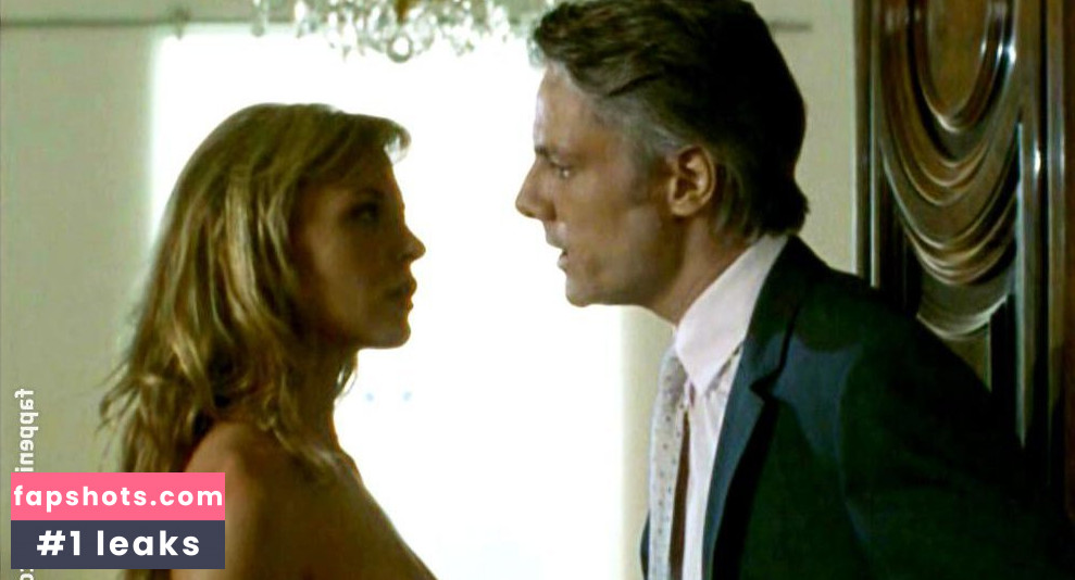 Julia Thurnau gallery photo #22