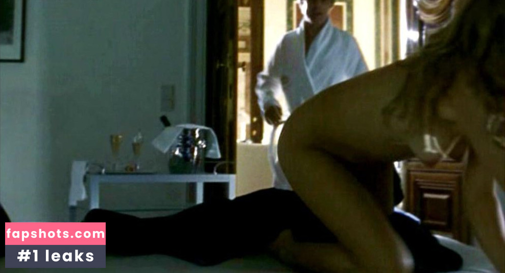 Julia Thurnau gallery photo #25