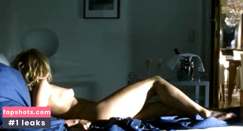 Julia Thurnau gallery photo #34