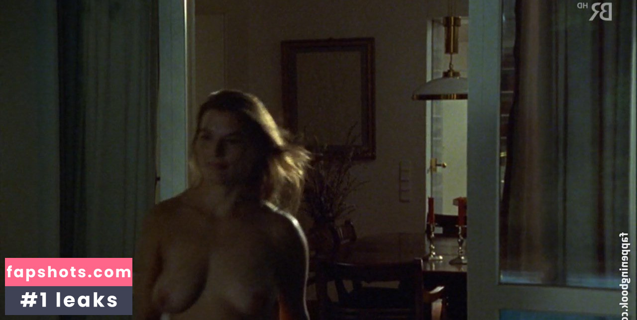 Julia Urban gallery photo #5